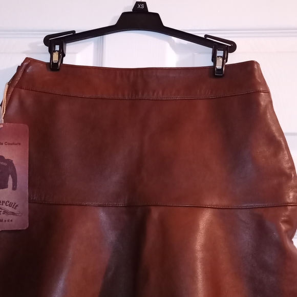 HIGH WASTED LEATHER SKIRT - Picture 3 of 10